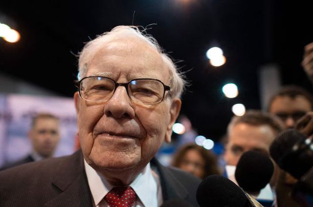 Tỷ phú Warren Buffett nhấn mạnh sai lầm lớn nhất mọi người thường mắc phải: Có tiền nhưng chưa biết dùng đúng cách